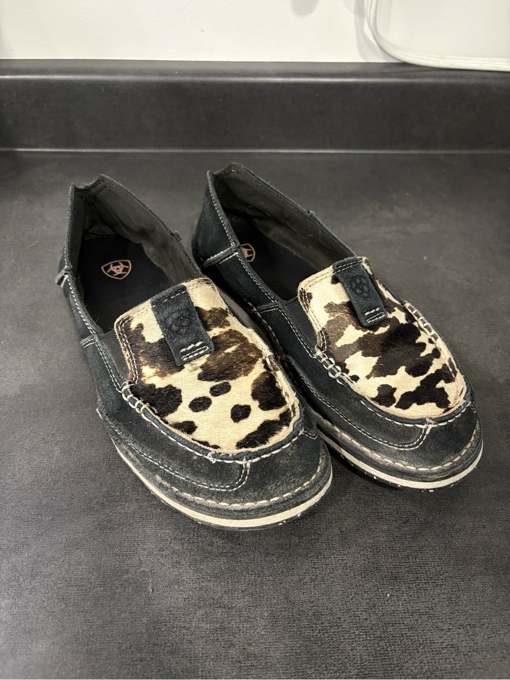 Ariat Women’s Black Suede Cruiser with Cowhide